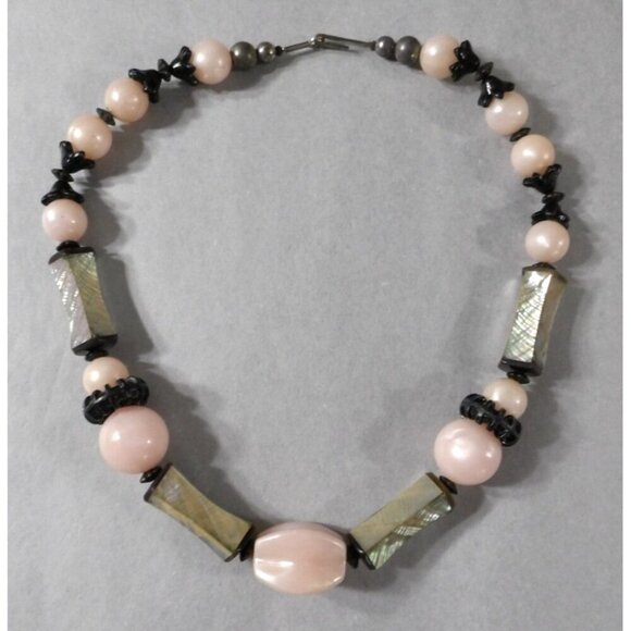 Vintage necklace pink, gold & black larger plastic beaded choker statement 15" - Picture 2 of 3